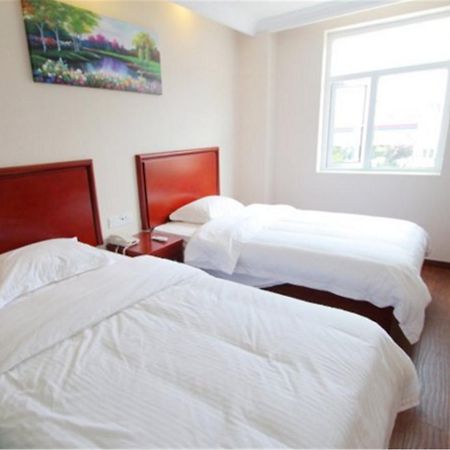 Greentree Inn Shanghai Hongqiao Hub Cao'An Road Huajiang Branch Road Express Hotel Jiading Exterior photo