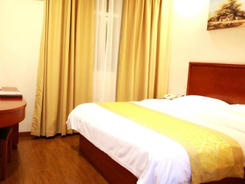 Greentree Inn Shanghai Hongqiao Hub Cao'An Road Huajiang Branch Road Express Hotel Jiading Exterior photo